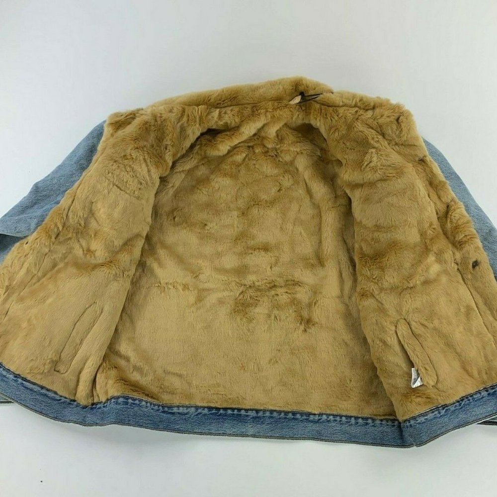 *SOLD OUT*Levis Oversized Fur Trucker Jean Jacket - Picture 13 of 13